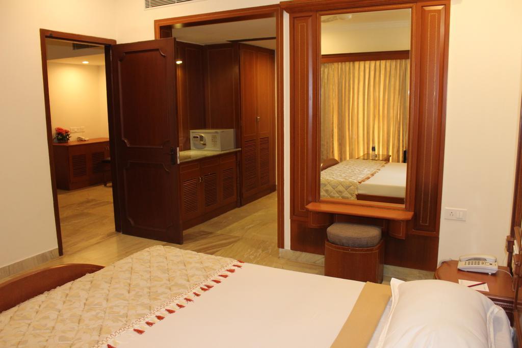 Paramount Inn Sriperumbudur Buitenkant foto
