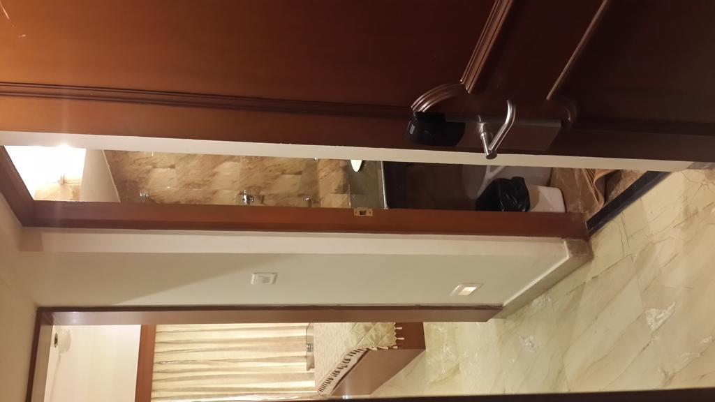 Paramount Inn Sriperumbudur Buitenkant foto