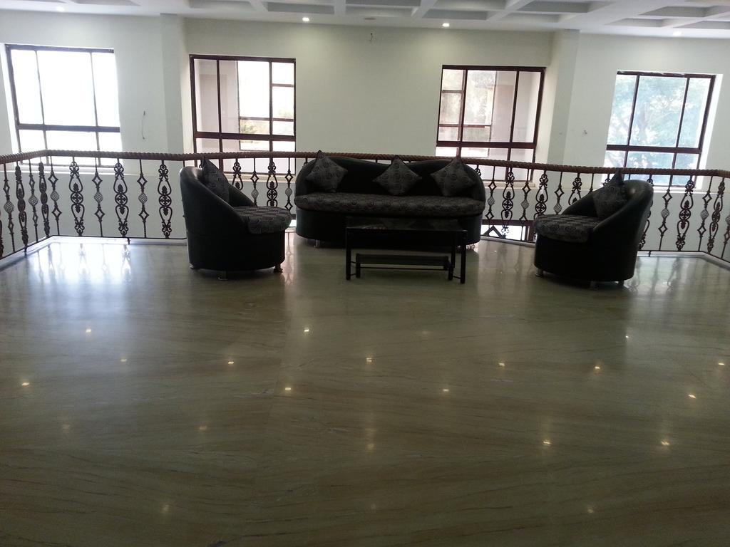 Paramount Inn Sriperumbudur Buitenkant foto
